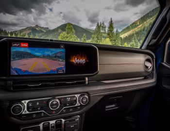 Interior 2024–pr. Jeep Gladiator Mojave X [North America] (JT) '2023–pr.