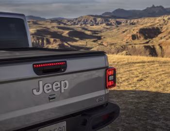 2020–pr. Jeep Gladiator Overland [North America] (JT) '2019–pr.