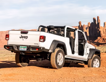 2020–pr. Jeep Gladiator Sport [North America] (JT) '2019–pr.