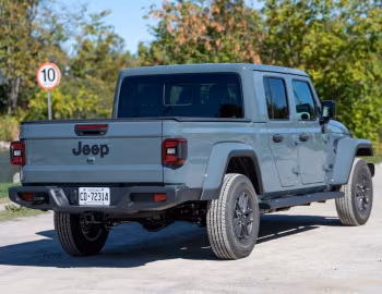 2024–pr. Jeep Gladiator Sport S Dark Sky Appearance Package [Canada] (JT) '2024–pr.