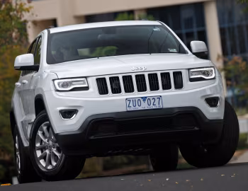 Jeep Grand Cherokee Laredo [Australia] (WK2) '2013–16