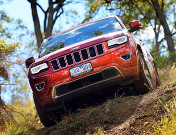Jeep Grand Cherokee Overland [Australia] (WK2) '2013–16