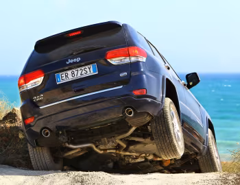 Jeep Grand Cherokee Overland [Worldwide] (WK2) '2013–16