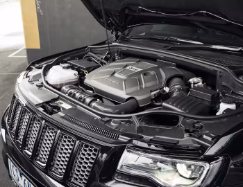 Sob o capô Jeep Grand Cherokee "Blackhawk" [Australia] (WK2) '2014