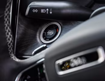 Interior Jeep Grand Cherokee L Overland [South Africa] (WL) '2022–pr.