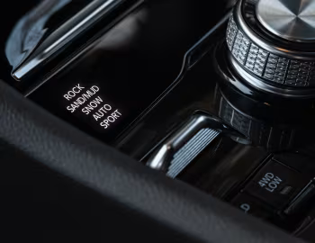 Interior Jeep Grand Cherokee L Overland [South Africa] (WL) '2022–pr.