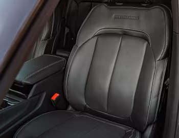 Interior Jeep Grand Cherokee L Overland [South Africa] (WL) '2022–pr.