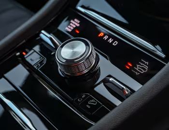 Interior Jeep Grand Cherokee L Overland [South Africa] (WL) '2022–pr.
