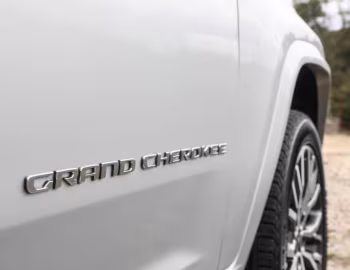 Jeep Grand Cherokee L Summit Reserve [Australia] (WL) '2022–pr.