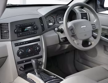 Передня панель Jeep Grand Cherokee Limited [UK-spec] (WK) '2005–07