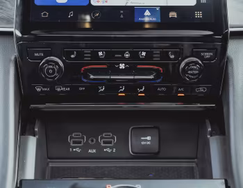 Interior Jeep Grand Cherokee Overland [Australia] (WL) '2023–pr.