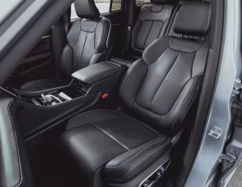 Interior Jeep Grand Cherokee Overland [Australia] (WL) '2023–pr.