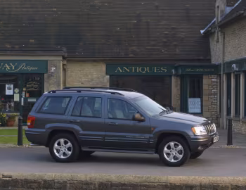 Jeep Grand Cherokee Overland [UK-spec] (WJ) '2001–03