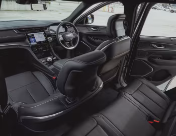 Interior Jeep Grand Cherokee Overland [Australia] (WL) '2023–pr.
