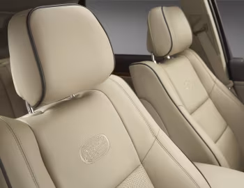Interior 2011–13 Jeep Grand Cherokee Overland [North America] (WK2) '2010–13