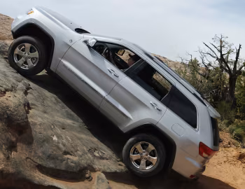 2011–13 Jeep Grand Cherokee Overland [North America] (WK2) '2010–13