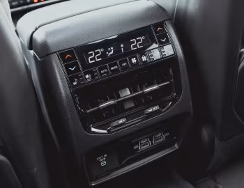 Interior Jeep Grand Cherokee Overland [Australia] (WL) '2023–pr.
