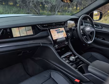 Interior Jeep Grand Cherokee Overland [South Africa] (WL) '2023–pr.