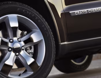 2011–13 Jeep Grand Cherokee Overland Summit [North America] (WK2) '2011–13