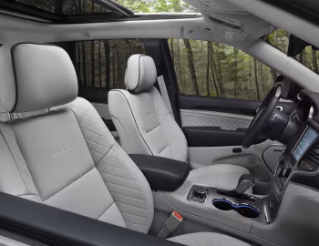 Interior 2017–21 Jeep Grand Cherokee Summit [North America] (WK2) '2016–21