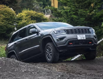 Jeep Grand Cherokee Trailhawk [Japan] (WK2) '2017–21