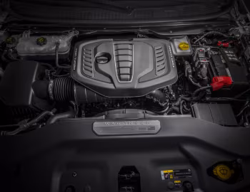 Sob o capô 2023–25 Jeep Grand Wagoneer L Series III (WS) '2022–25