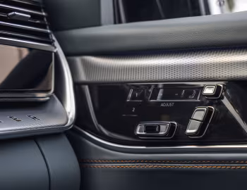 Interior 2022–23 Jeep Grand Wagoneer Series II (WS) '2021–23