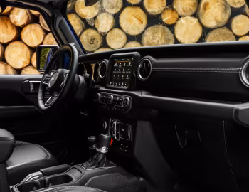 Интерьер Jeep Wrangler Unlimited Sahara 1941 by Mopar [EU-spec] (JL) '2019