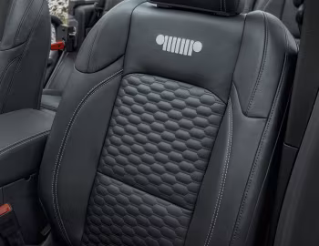 Интерьер 2020–н.в. Mopar Jeep Gladiator Rubicon (JT) '2019–н.в.