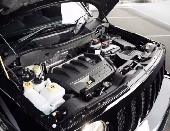 Sob o capô Jeep Patriot "Blackhawk" [Australia] (MK) '2014