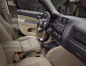 Interior 2011–17 Jeep Patriot Latitude [North America] (MK) '2010–16