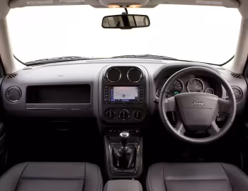 Painel frontal Jeep Patriot Limited [UK-spec] (MK) '2007–10