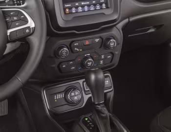 Interior 2021–22 Jeep Renegade Moab [Latam] (BU) '2020–22
