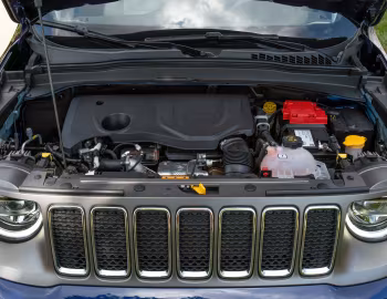 Sob o capô 2019–23 Jeep Renegade Limited [North America] (BU) '2018–23