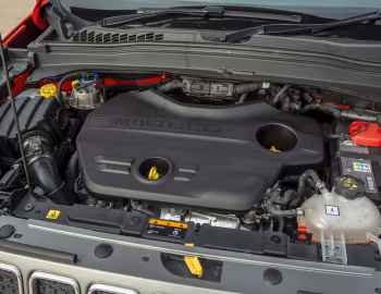 Sob o capô Jeep Renegade Limited [UK-spec] (BU) '2018–24