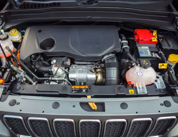 Sob o capô Jeep Renegade Limited 4xe [UK-spec] (BU) '2020–24