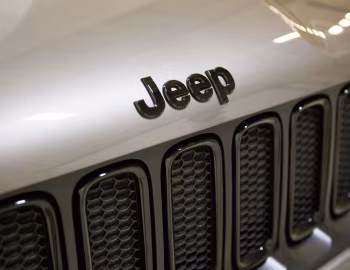 Logotipo Jeep Renegade "Night Eagle" [Latam] (BU) '2017–18