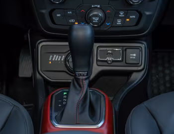 Interior 2019–23 Jeep Renegade Trailhawk [North America] (BU) '2018–23