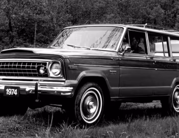 1974 Jeep Wagoneer Custom Station Wagon (Model 15)