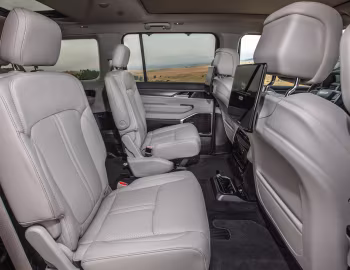 Interior 2023–25 Jeep Wagoneer L Series III (WS) '2022–25