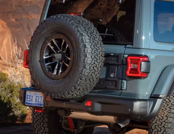 2024–pr. Jeep Wrangler Rubicon X with Xtreme 35 Tire Package [North America] (JL) '2023–pr.