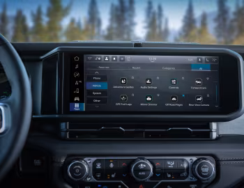 Interior 2025–pr. Jeep Wrangler Unlimited Sahara 4xe "Backcountry" [North America] (JL) '2025–pr.