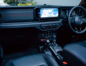 Painel frontal Jeep Wrangler Unlimited Rubicon [Japan] (JL) '2024–pr.