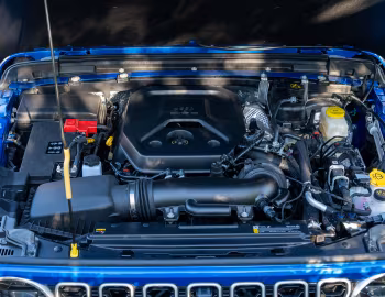 Sob o capô 2024–pr. Jeep Wrangler Unlimited Sahara [North America] (JL) '2023–pr.