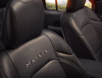 Interior 2018–23 Jeep Wrangler Unlimited Sahara [North America] (JL) '2018–23
