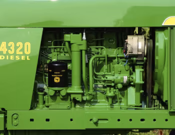 Sob o capô John Deere 4320 Diesel '1971–72
