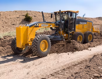 John Deere 672GP '2009–pr.