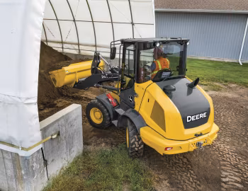 John Deere 244L '12.2018–23
