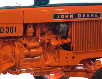 Sob o capô John Deere 301 '1973–81