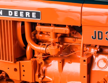 Sob o capô John Deere 301 '1973–81